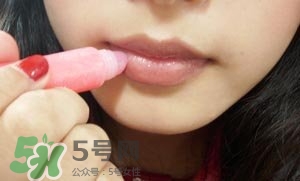 唇線筆可以當口紅嗎？唇線筆和口紅的區(qū)別？