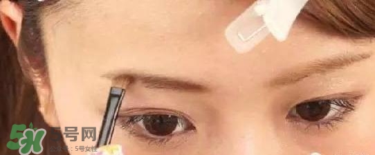 液體眉筆怎么用？液體眉筆使用方法