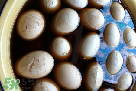 腌雞蛋沒有壇子怎么辦？腌雞蛋用鐵盆可以嗎？