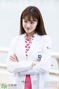 李圣經(jīng)的衣服什么牌子？李圣經(jīng)衣服同款