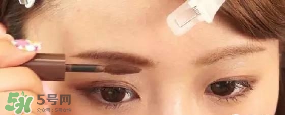 液體眉筆怎么用？液體眉筆使用方法