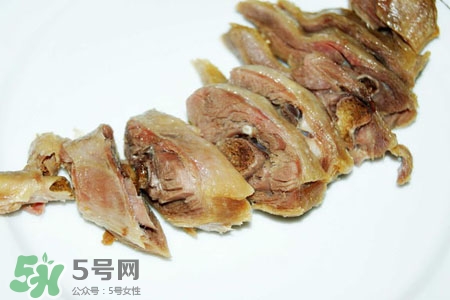 腌鴨肉放多少鹽合適？腌一斤臘鴨要給多少鹽？
