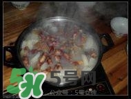 臘豬腳燉什么好吃？臘豬蹄燉什么好吃？