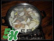 臘豬腳燉什么好吃？臘豬蹄燉什么好吃？