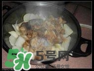臘豬腳燉什么好吃？臘豬蹄燉什么好吃？