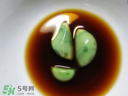 臘八醋里的蒜能吃嗎？臘八醋里的蒜好吃嗎？