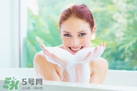 冬天洗澡水溫50度行嗎？50度的水可以洗澡嗎？
