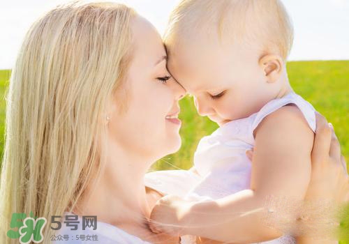 寶寶半歲添加什么輔食？寶寶半歲吃什么？