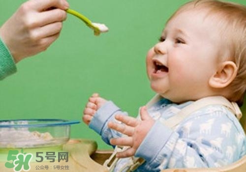 寶寶半歲添加什么輔食？寶寶半歲吃什么？