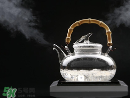 冬天喝涼水好嗎？冬天喝冷水還是熱水？