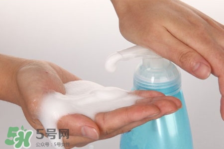 洗衣服能用洗手液嗎？洗手液可以洗衣服嗎？