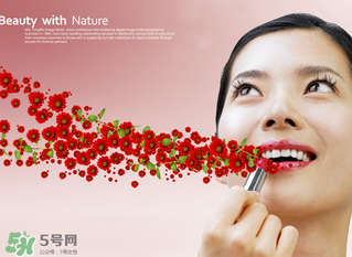 涂口紅嘴唇變白怎么辦？長期涂口紅的危害