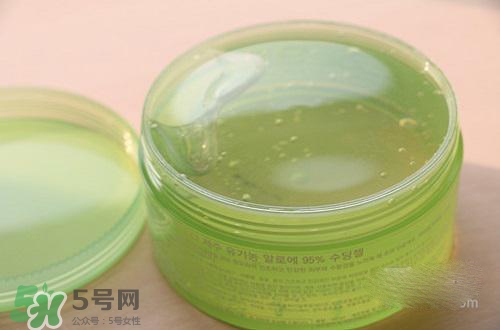 嘴唇干裂可以涂蘆薈膠嗎？嘴唇干裂怎么涂蘆薈膠？
