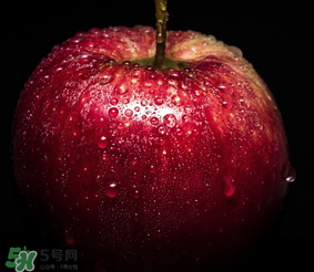 蘋(píng)果放在水里是沉還是?。刻O(píng)果的密度是多少？