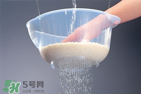 淘米水可以治白發(fā)嗎？淘米水洗頭發(fā)能治白發(fā)？