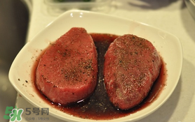 自己在家怎么腌牛排？自己在家腌制牛排需要什么材料？