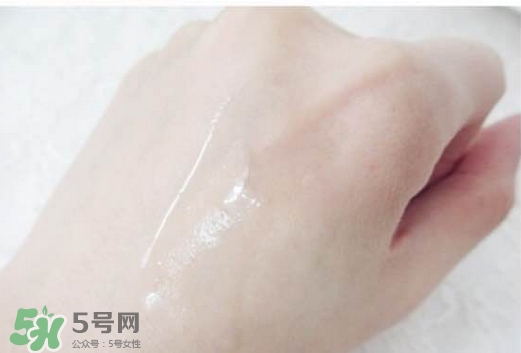 美容液是化妝水嗎？美容液和化妝水的區(qū)別