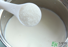 面糊用熱水還是涼水？面糊是用熱水調還是用涼水調？