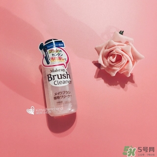 大創(chuàng)化妝刷清洗劑怎么用？大創(chuàng)化妝刷清洗劑使用方法