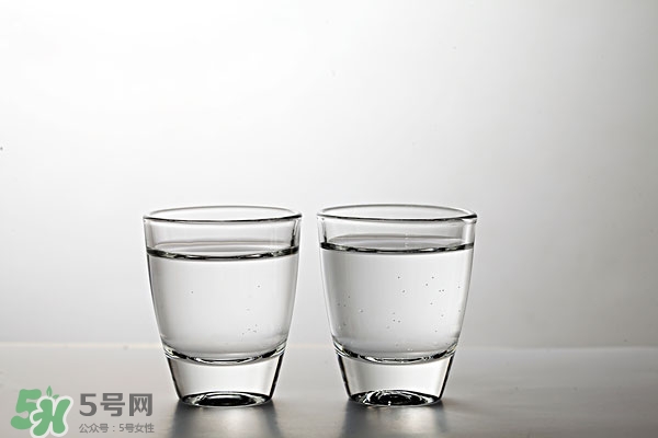 喝白酒有什么好處？怎么喝酒不容易醉