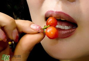 嘴唇起泡腫了怎么辦？嘴唇起泡腫了怎么消腫