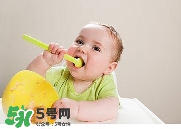 寶寶輔食一天吃幾次？寶寶每天吃輔食次數(shù)
