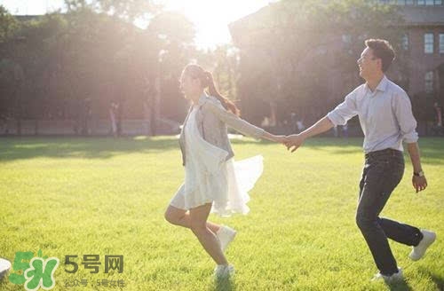 拍婚紗照可以戴眼鏡嗎？拍婚紗照戴眼鏡好不好？