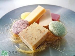 手工皂洗臉好嗎？手工皂和洗面奶哪個(gè)好？