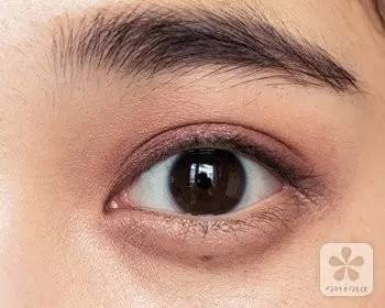 豆沙色眼影怎么畫(huà)？豆沙色眼影畫(huà)法
