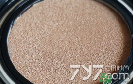 vant氣墊cc黑色和白色哪款好？vant36.5氣墊cc黑色和白色區(qū)別