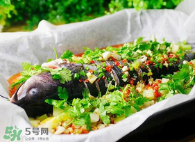 紙包魚用的什么紙？做紙包魚的紙什么紙？