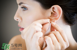 一次性耳釘怎么取下來？一次性耳釘多久取下來？