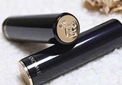 蘭蔻菁純唇膏怎么打開？蘭蔻口紅蓋子怎么打開？