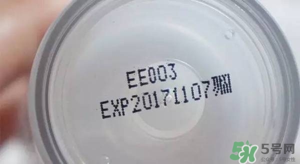ahc神仙水和b5水區(qū)別 ahc神仙水和ahc b5玻尿酸精華哪個好？