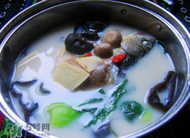 鯽魚湯怎么做才白？鯽魚湯怎么熬成奶白色？