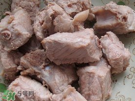 排骨發(fā)霉可以吃嗎？發(fā)霉的排骨能吃嗎？