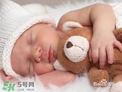 嘴唇干燥是什么原因？嘴唇干裂脫皮怎么辦？
