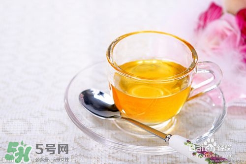 嘴唇干燥是什么原因？嘴唇干裂脫皮怎么辦？