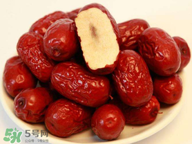 紅棗發(fā)白可以吃嗎？紅棗表面發(fā)白是發(fā)霉嗎？