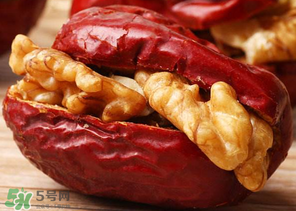 紅棗夾核桃有什么寓意？紅棗夾核桃的寓意