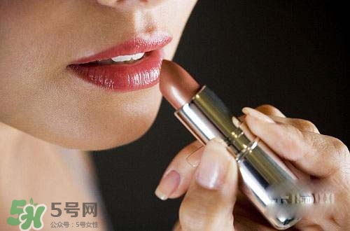 口紅過敏是怎樣的？口紅過敏怎么辦？