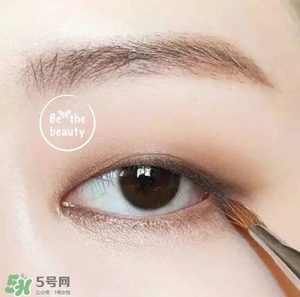 啞光眼影怎么畫？啞光眼影畫法步驟圖解