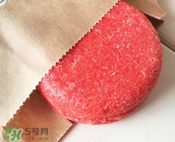 lush小紅帽洗發(fā)皂怎么用？lush小紅帽洗發(fā)皂使用方法