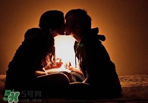 接吻時(shí)女生的生理反應(yīng)是什么？怎么接吻教程
