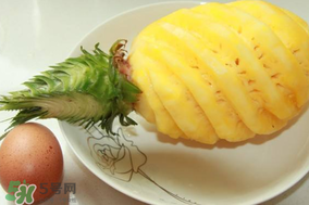 菠蘿削皮可以直接吃嗎？菠蘿削皮直接吃有毒嗎？