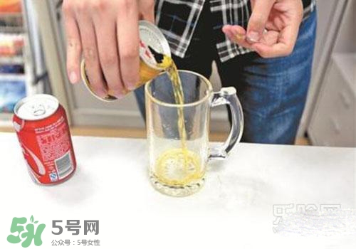 紅?？梢院涂蓸芬黄鸷葐幔考t牛和可樂一起喝的反應