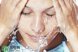 卸妝水和卸妝油的區(qū)別？卸妝水和卸妝油有什么不一樣？
