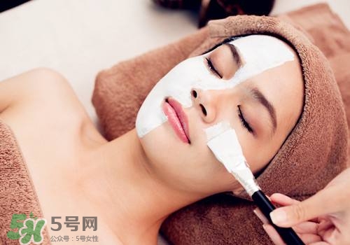 卸妝水和卸妝油的區(qū)別？卸妝水和卸妝油有什么不一樣？