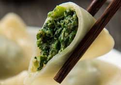 薺菜包餃子必須焯水嗎？薺菜包餃子要焯水嗎？