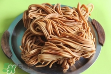 馓子中面油鹽比例多少？油炸馓子怎么和面？